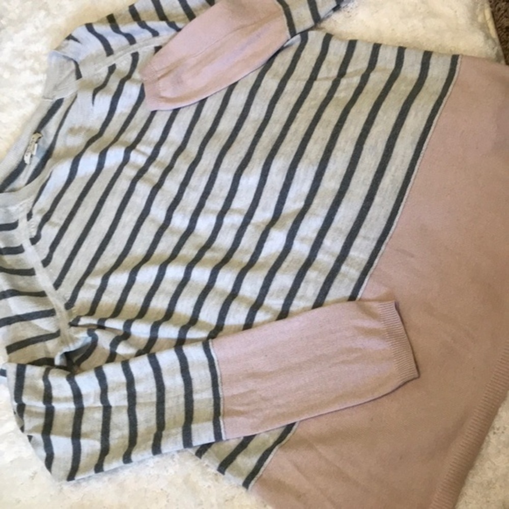 Grey on grey with blush color block sweater.  Guc.